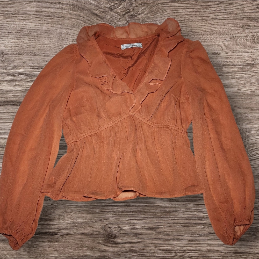 NWOT Abercrombie & Fitch Womens Sz M Blouse Top Rust Ruffle V Neck Puff Sleeves